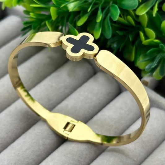 Four-Leaf Flower Black Shell Bracelet - My Store