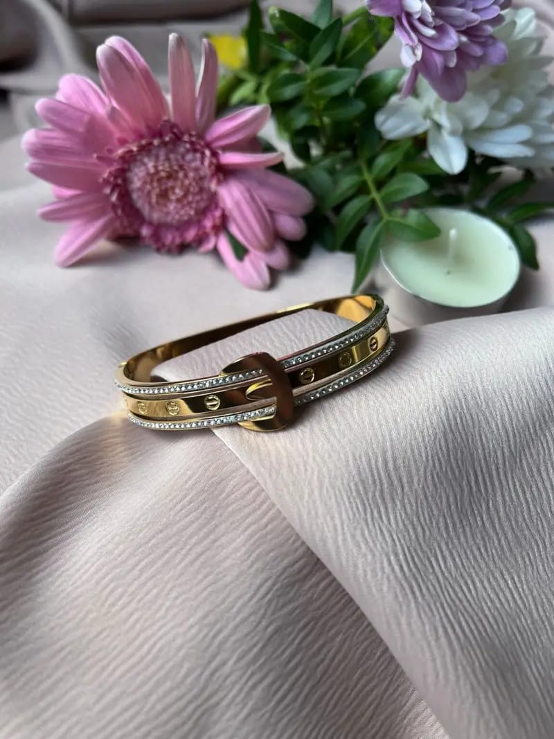 Buckle Clover Bracelet – Elegant & Unique Design - My Store