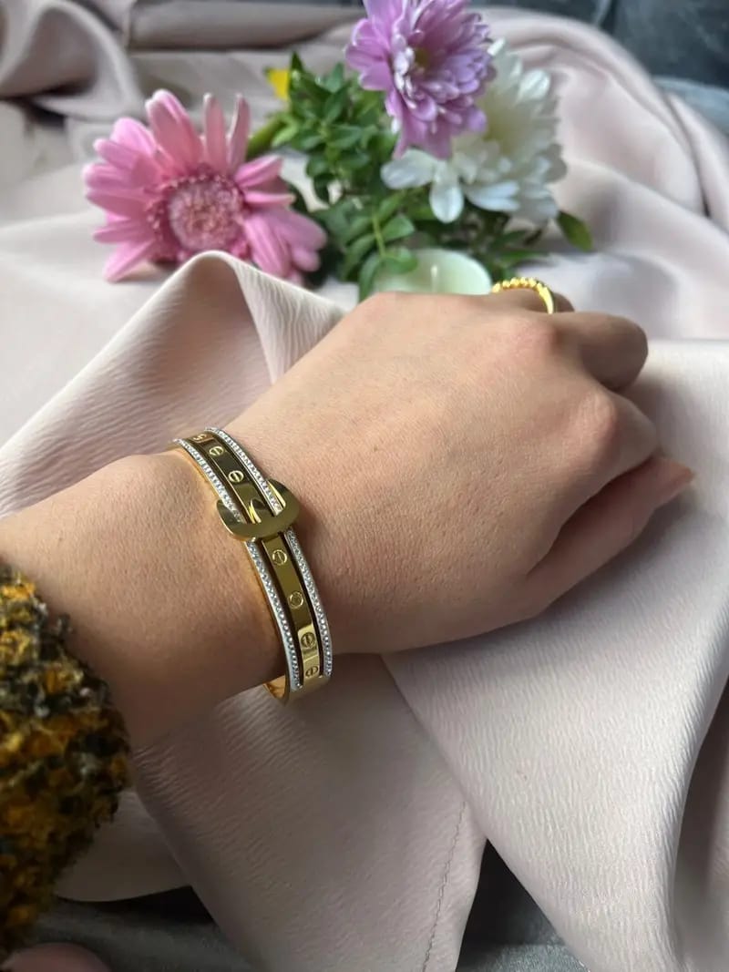 Buckle Clover Bracelet – Elegant & Unique Design - My Store