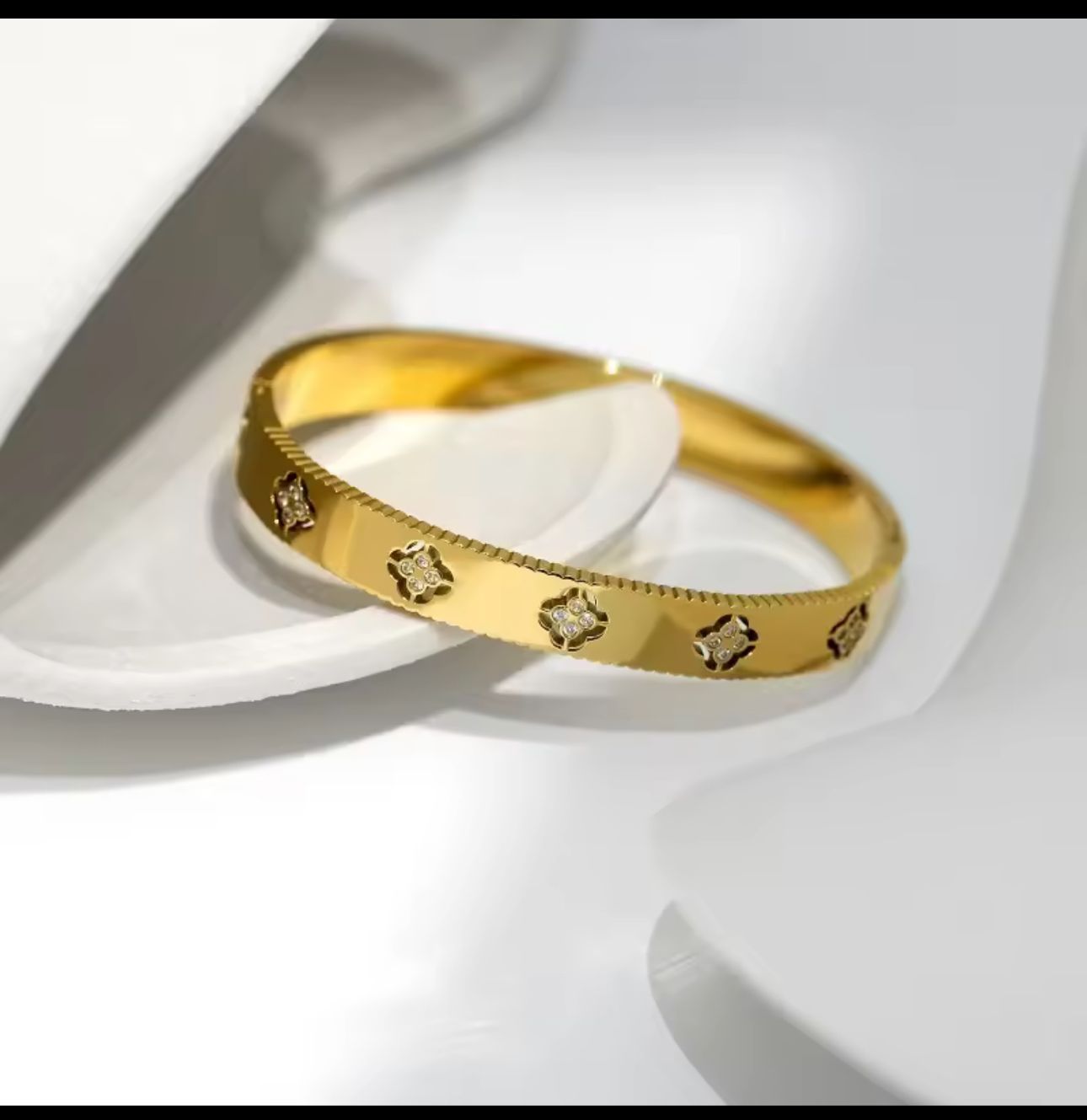 Clover Bracelets in Pakistan - Stylish & Affordable Accessories